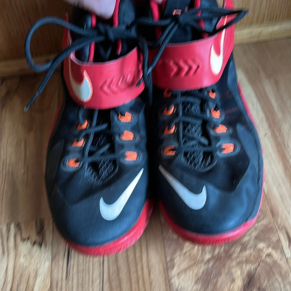 Nike youth 7 Lebron Soldier 8 VIII Zoom sneakers Tennies shoes red black mid top